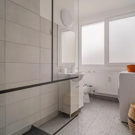 Black Iris - Cismigiu Park Apartment *